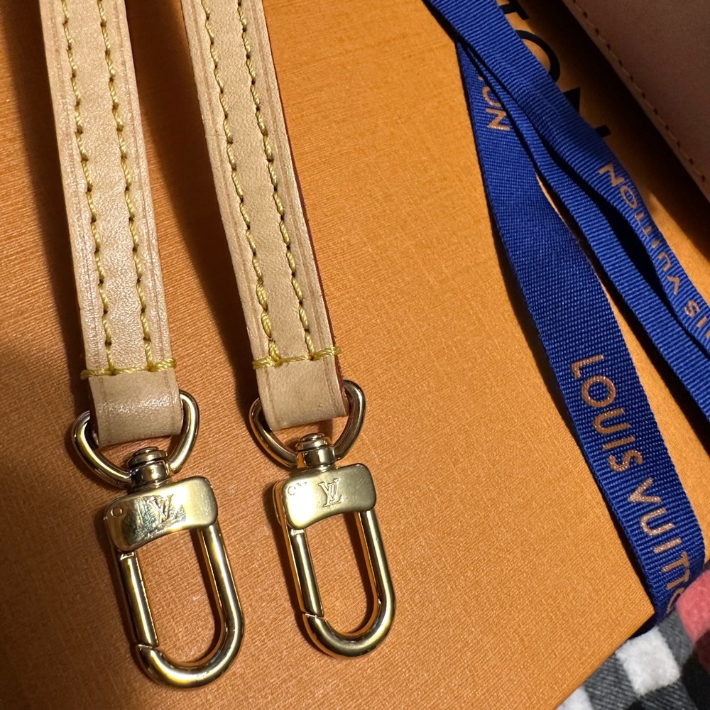 Authentic Louis Vuitton Alma BB in Monogram Microchip - Picture 7 of 14